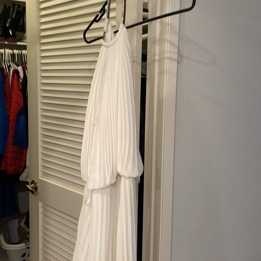 Beautiful maxi dress off white w pleats